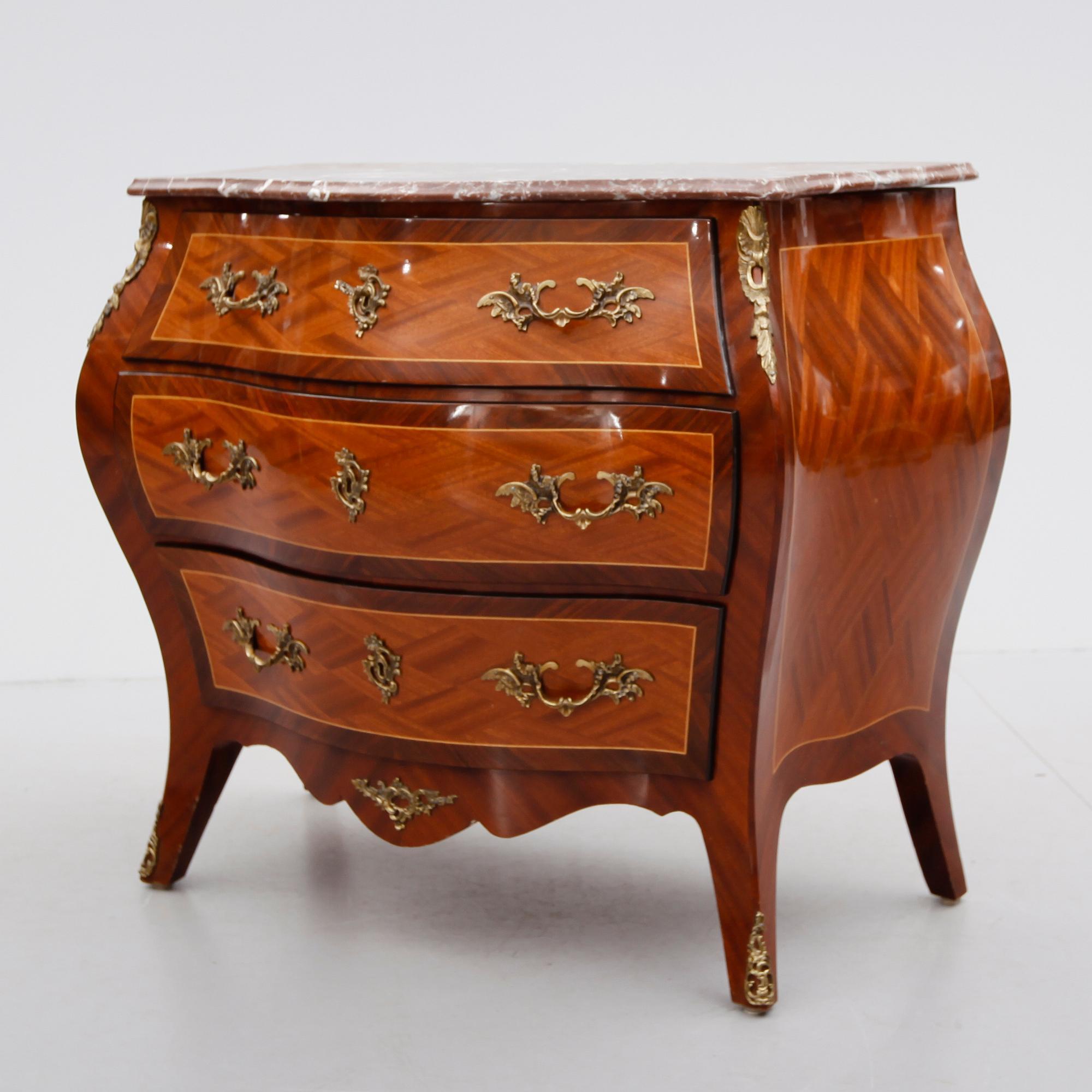 BYRÅ, rokokostil, 1900-talets mitt.