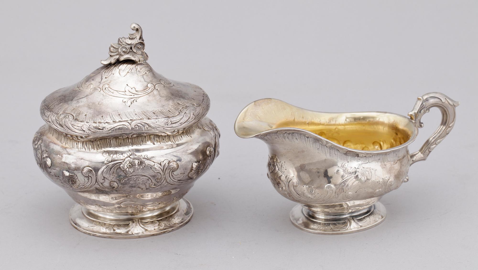 SOCKERSKÅL SAMT GRÄDDKANNA, silver, Edlunds Silvervarufabrik AB, Stockholm, 1958. Tot vikt ca 570 gram.