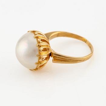 Collier samt ring, odlade pärlor, lås 18K guld.