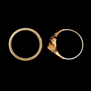 RINGAR, 2 st, 14 k och 18 k guld. Tot vikt ca 10 g.