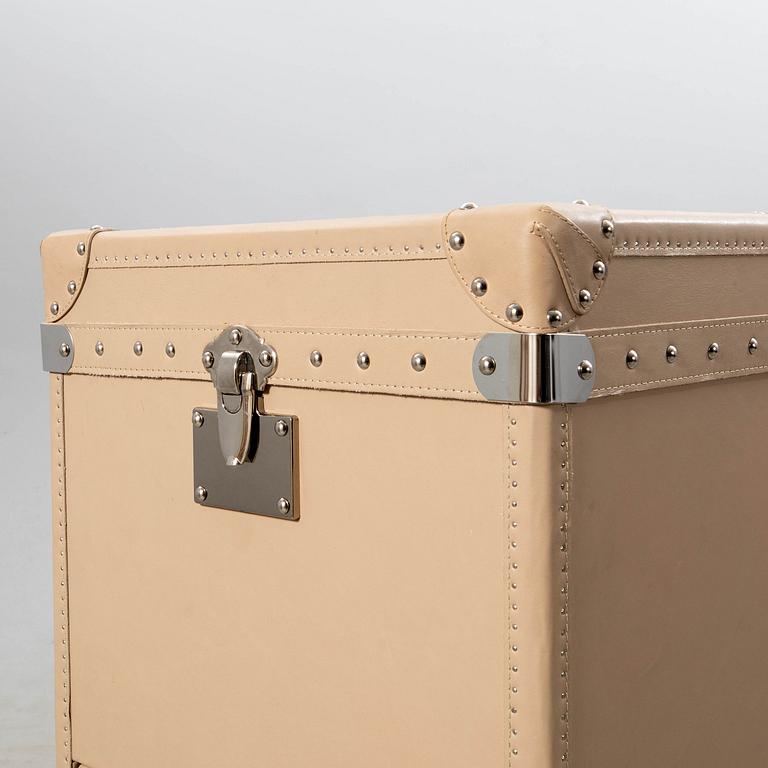 Translation: "Kelly Hoppen chest of drawers England modern production".