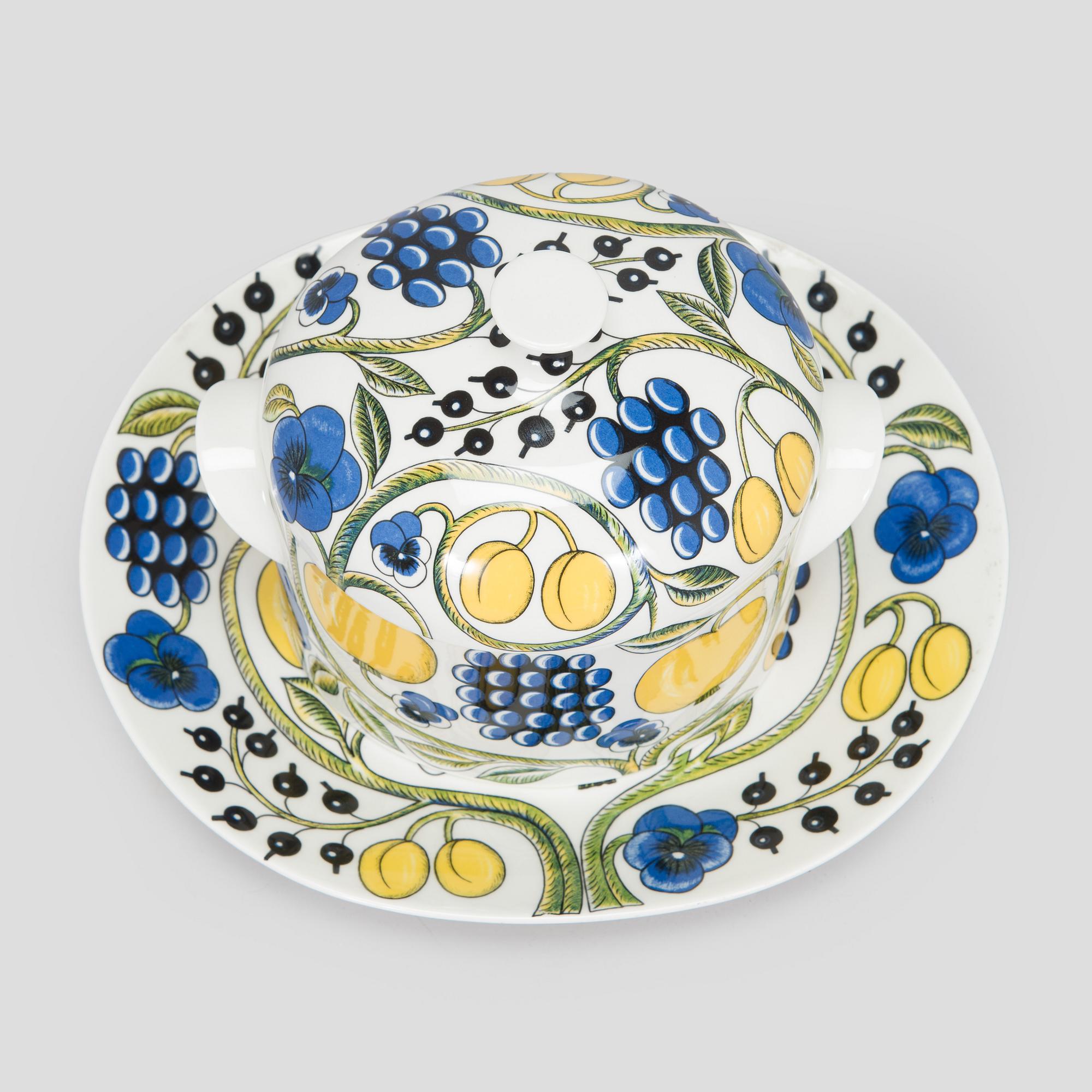 Birger Kaipiainen, a set of two porcelain serving dishes, Arabia Finland.