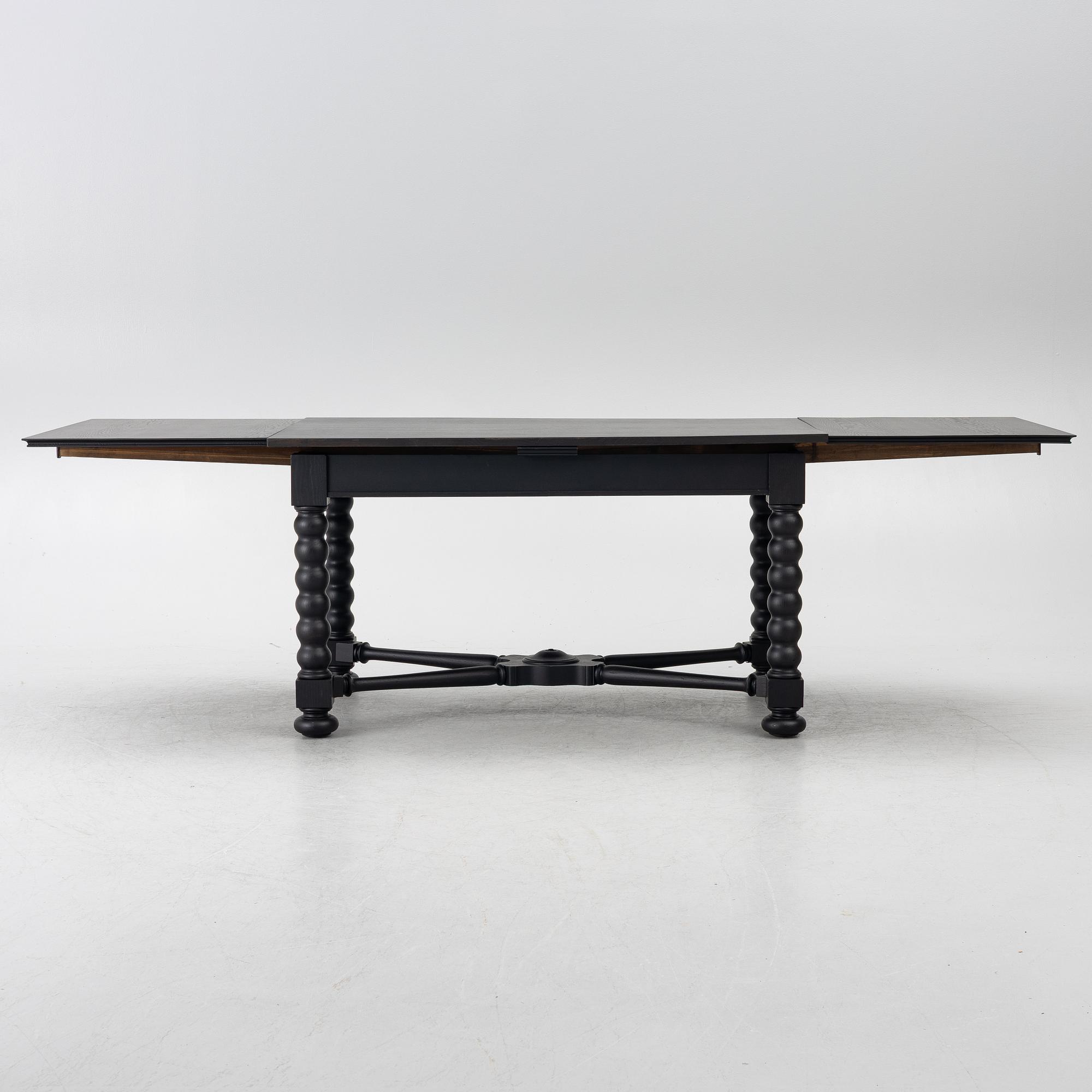 Dining table, first half of the 20th century.