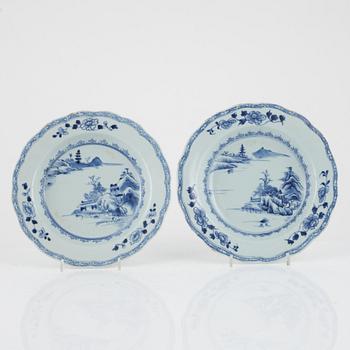 Tallrikar, fyra stycken, kompaniporslin. Qingdynastin, Qianlong (1736-95).