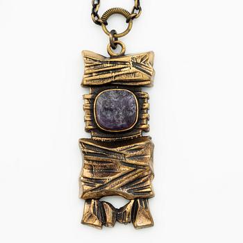 Pentti Sarpaneva, A bracelet, a pair of earrings, a ring, and a pendant, bronze with amethyst, Finland 1960s.