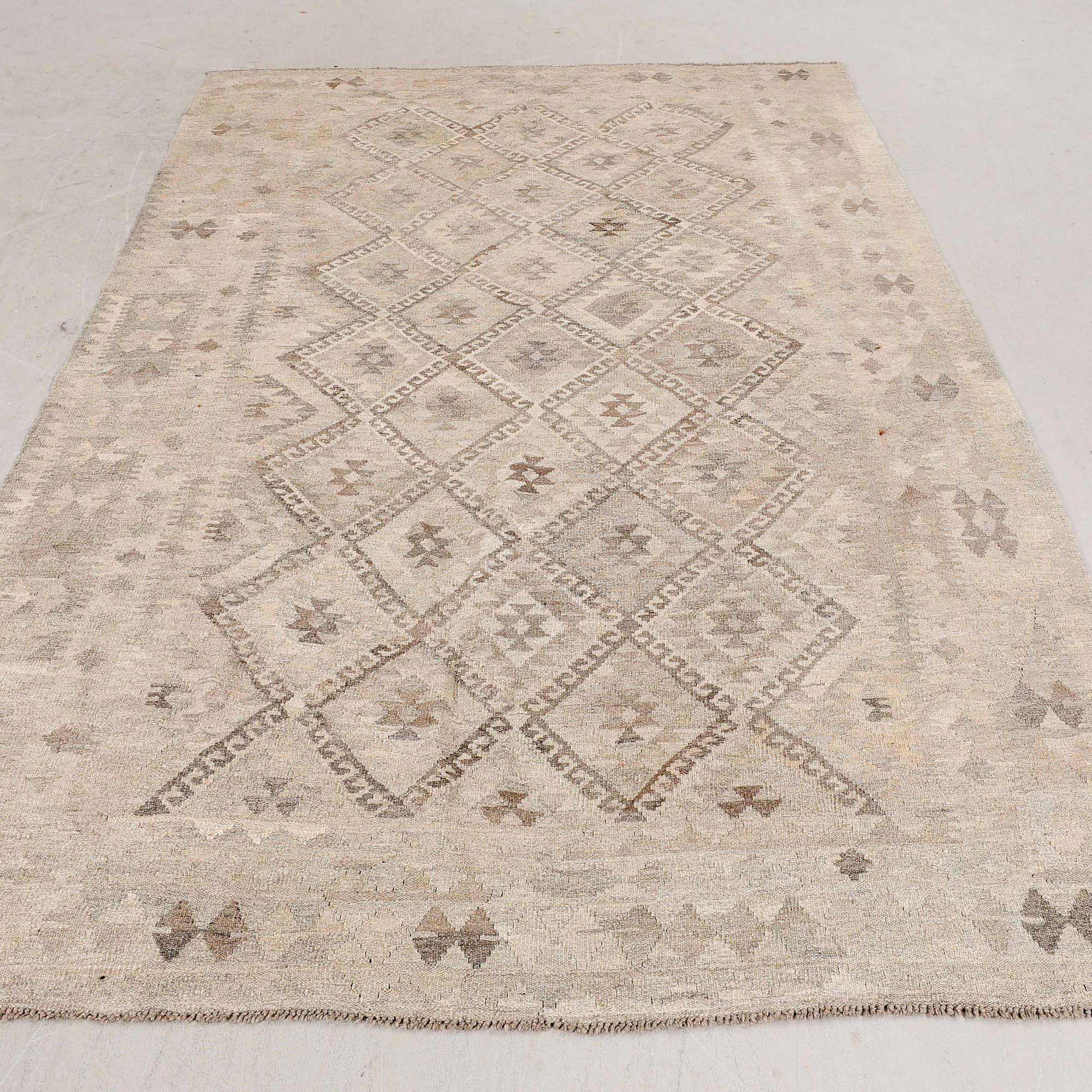A Kilim carpet ca 296x200 cm.