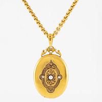 Medallion 18K gold with pearls with chain 18K gold.