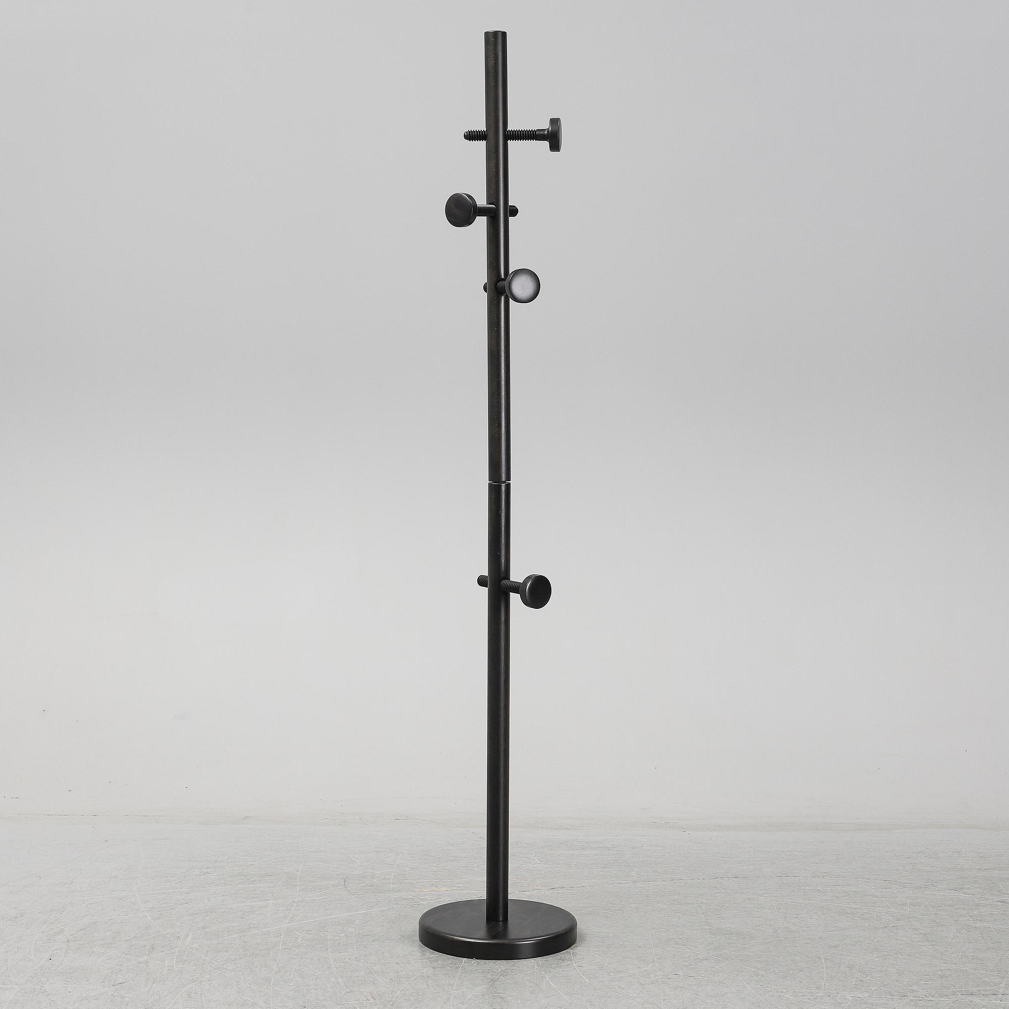 STUDIO DEJAWU, "Skruvad Coat Hanger", Essem Design 2020.