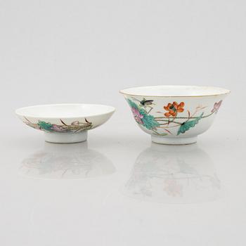 A porcelain cup with cover, China, early 20th century.