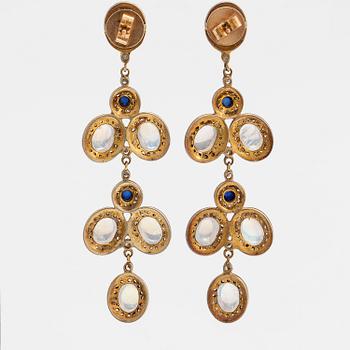 A pair of 14K gold earrings with diamonds ca 0.71 ct in total, cabochon cut sapphires and moon stones.