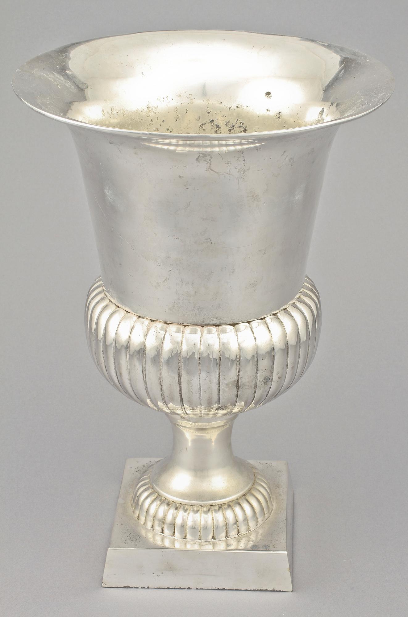VINKYLARE/URNA, nysilver, 1900-tal.