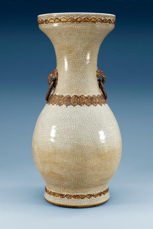 A large vase, Qing dynasty.