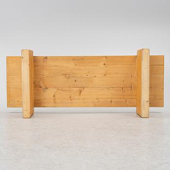 Bench. Late 20th century.