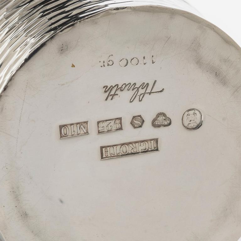 Bägare. sterlingsilver. Torbjörn Groth, Stockholm 1986.