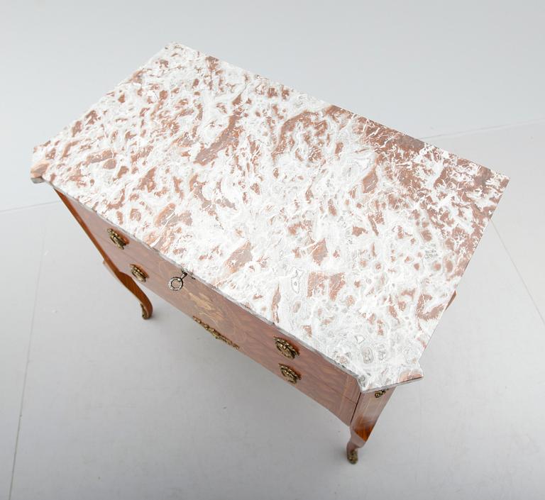 BYRÅ, gustavainsk stil, 1900-talets andra hälft.