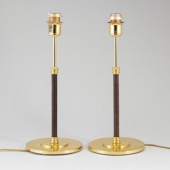 A pair of brass and leather table lights by Blond Belysning Värnamo, 2000's.