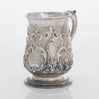 A George III sterling silver mug, maker's mark W.T,  London 1771.