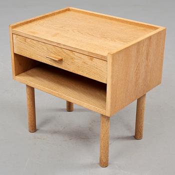 SÄNGBORD, Hans Wegner, Danmark, 1900-talets andra hälft.