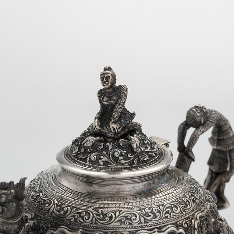 Tekanna, sockerskål och mjölkkanna, silver, 1900-talets början/ första hälft. Finska kontrollstämplar, 1949.