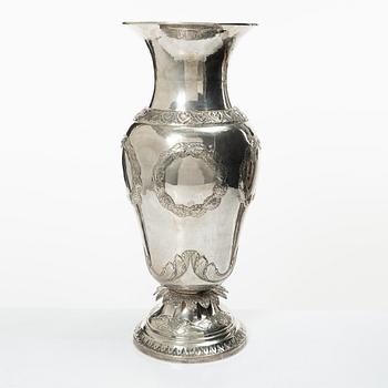 Lale Silverware & Co Ltd, a decorative vase, sterling silver, Istanbul, Turkey 20th century.