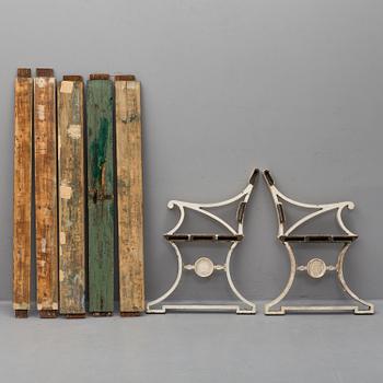 GAVLAR, ett par, gjutjärn, "Trädgårdsmöbeln Näfveqvarn n:r 3", Folke Bensow, Näfveqvarns Bruk, 1900-talets första hälft.