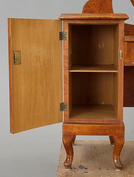 TOILETTBORD samt SKÅP, 1900-talets början.