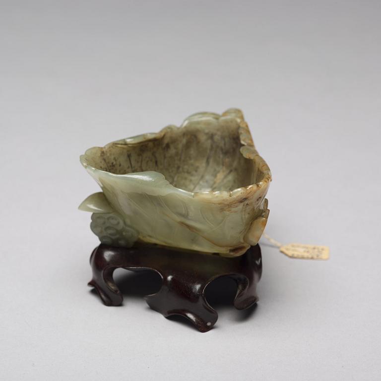 KOPPAR, tre stycken, bl.a. nefrit. Kina.