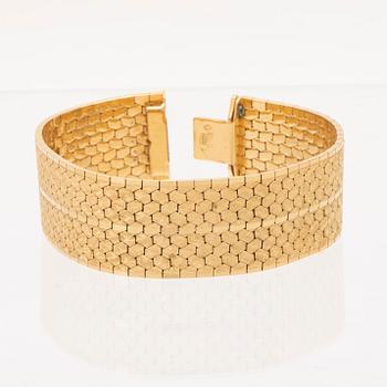 An 18K gold bracelet.