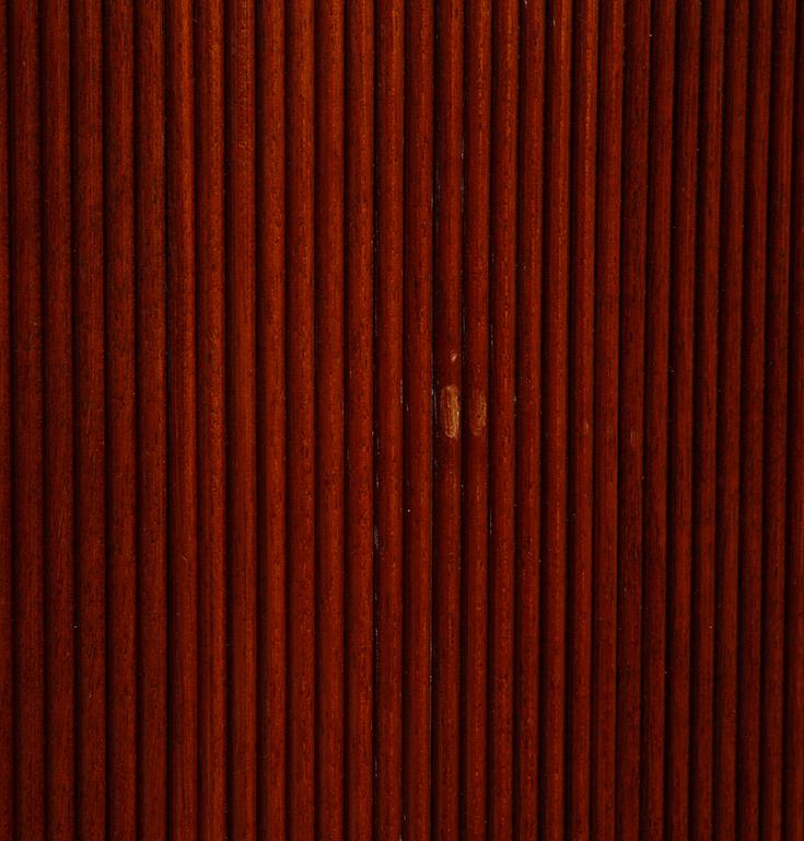 SKÄNK samt SKÅP, gustaviansk stil. 1900-tal.