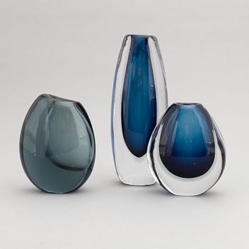 Vicke Lindstrand, a set of three vases, Kosta Boda, Sweden.