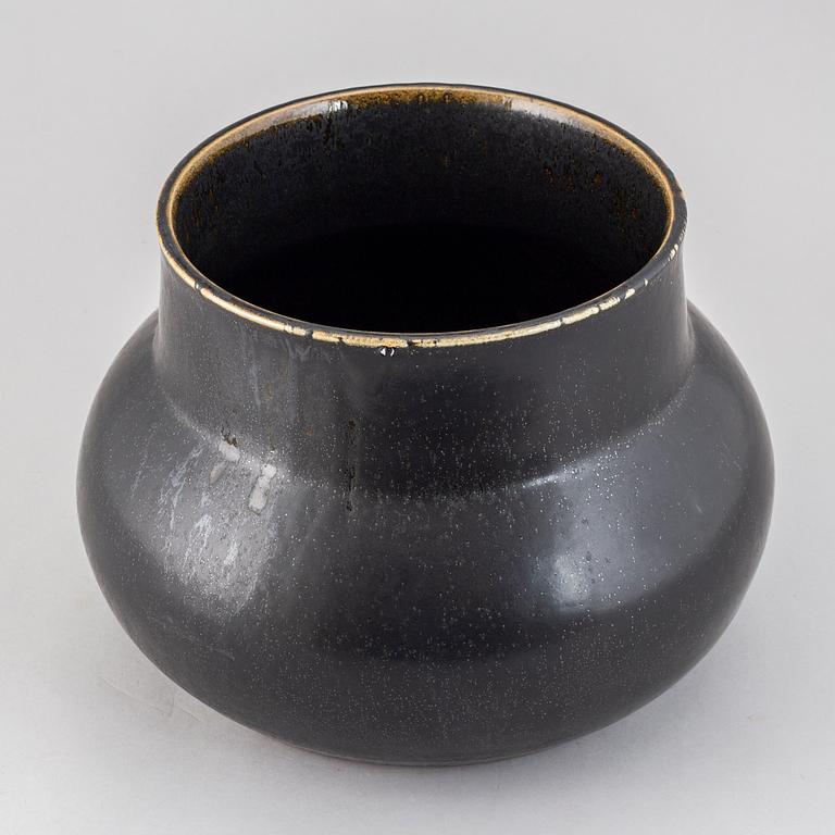 CARL-HARRY STÅLHANE, a largeunique stoneware vase, Rörstrand, Sweden 1950-60's.