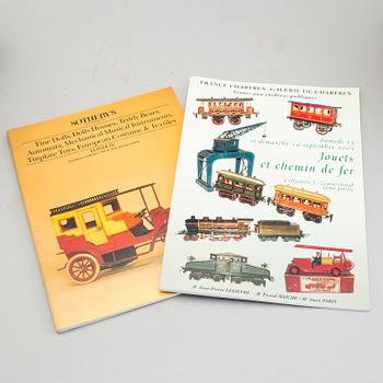 A large lot of ca 200 toy auction catalogs.