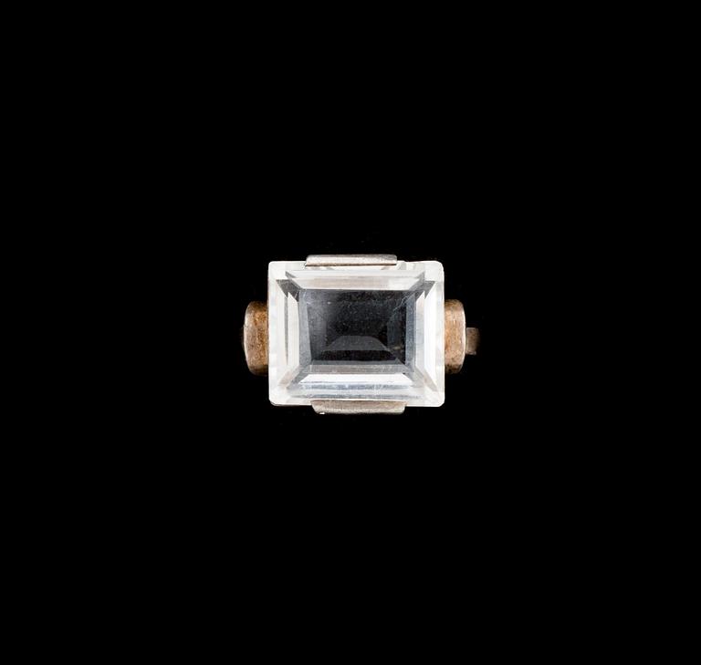 RING, silver med bergkristall. Heribert Engelbert, Stockholm 1942. Vikt ca 4 gram.