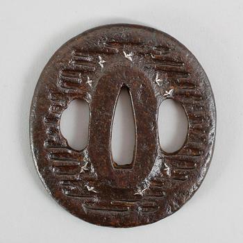 TSUBA, 3 st, järn, Japan, 1600-/1700-tal respektive 1700-/1800-tal.