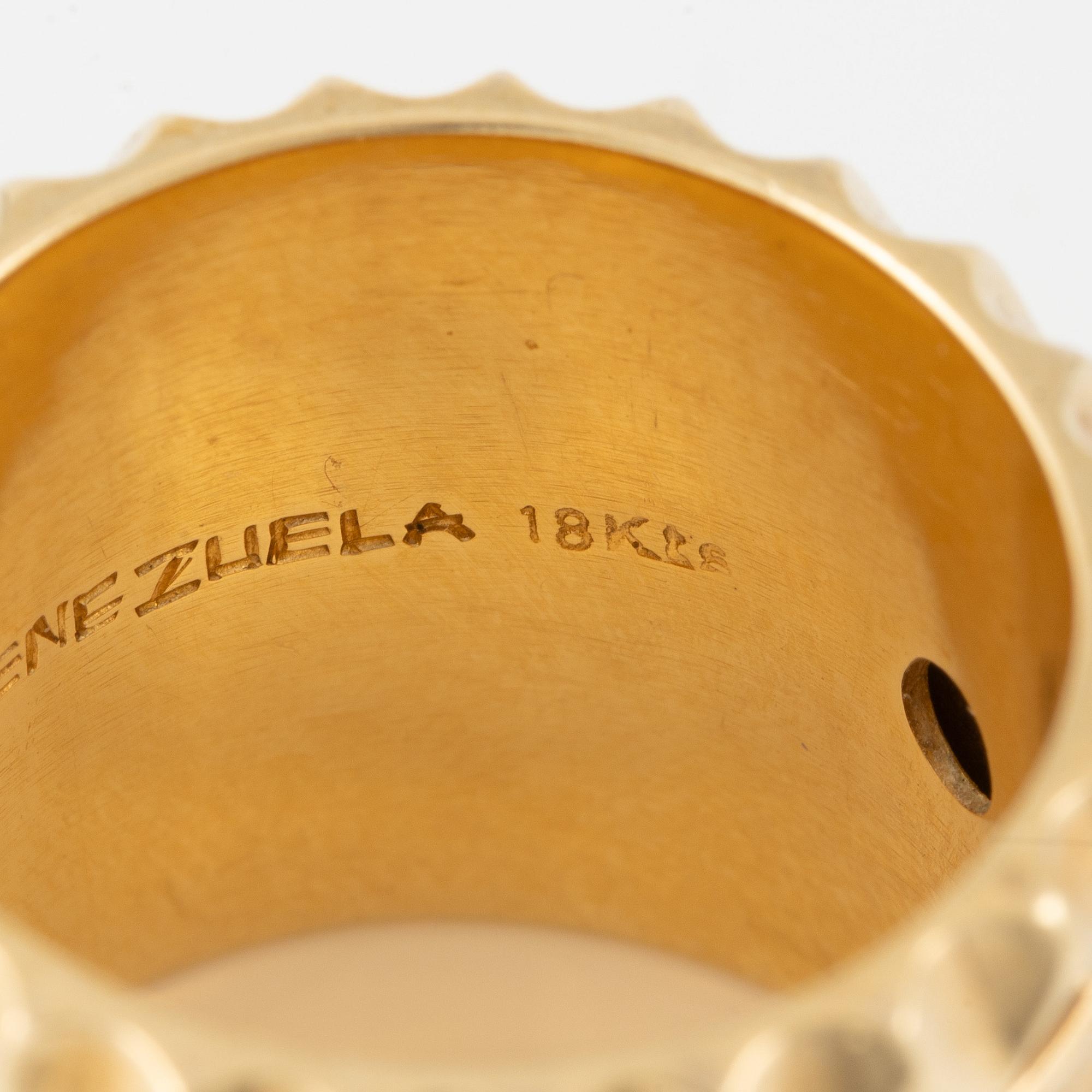 Ring in 18K gold with eight-cut diamonds, decorated with stars, hearts, and moons.