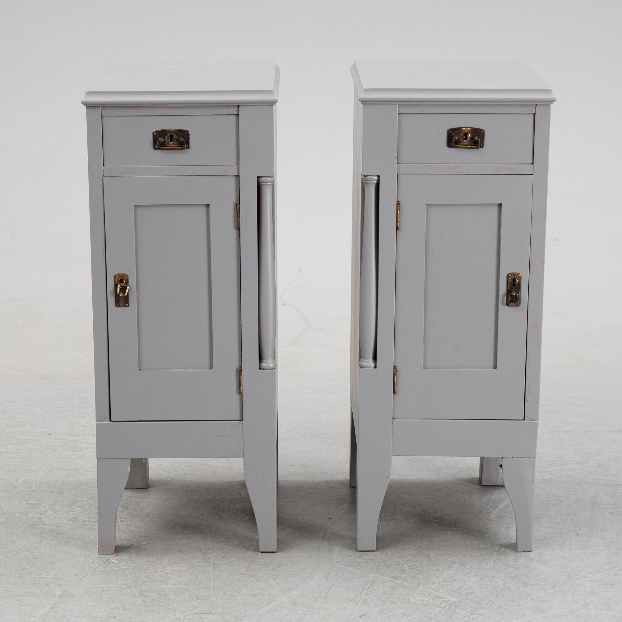 A pair of painted bedside tables stands. First half of the 20th century.