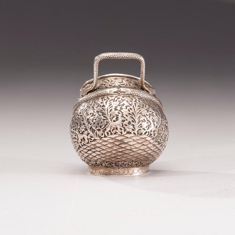 SOCKERSKÅL, silver, troligen Indien, 1900-talets början. Vikt 163,7 g.