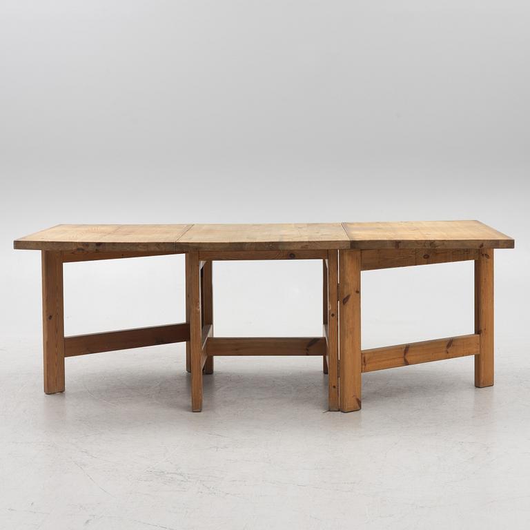 A pine gate-leg table, 1970's/80's.