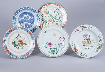 TALLRIKAR, 4+1 st olika, porslin, Kina 1700-tal.