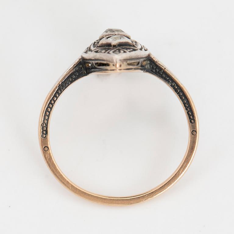 Old-cut diamond ring.