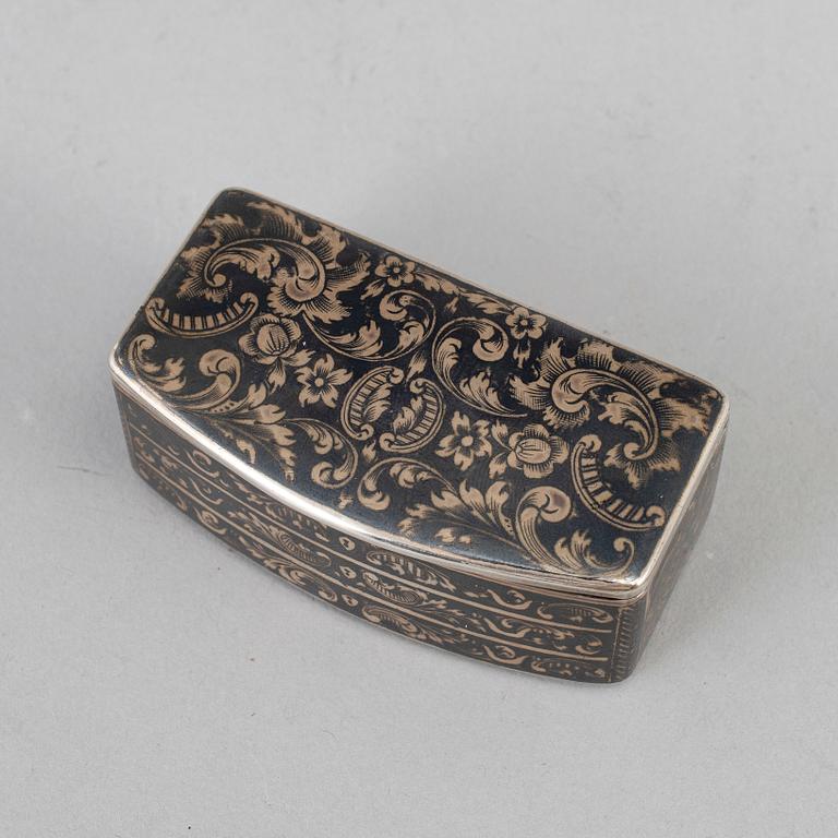 A Russian 19th century parcel-gilt silver and niello snuff box, mark of N. Michaelov, Moscow 1848.