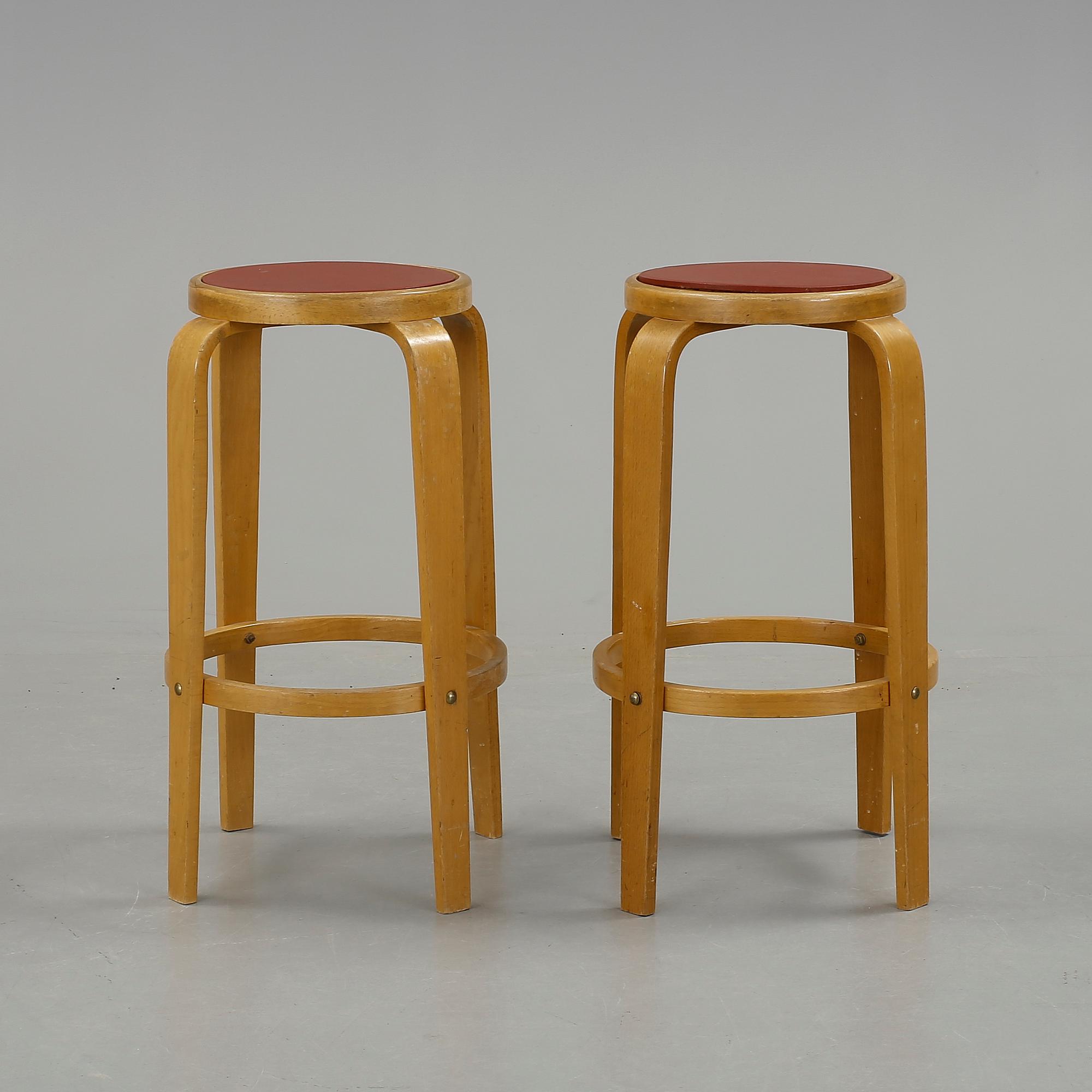 BARPALLAR, ett par, modell 64 Alvar Aalto.  Sannolikt tillverkade av Svenska AB Artek Hedemora, 1946-56.
