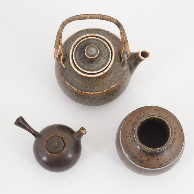 Carl-Harry Stålhane, two stoneware teapots and a bowl, Rörstrand.