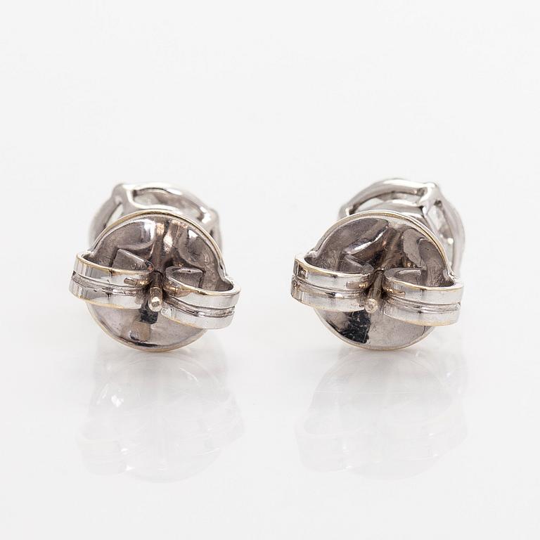 Earrings, princess- and marquise cut diamonds, 18K white gold.