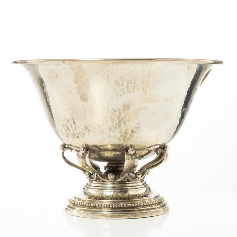 A Hildebrand, skål på fot, silver, Gävle 1923.