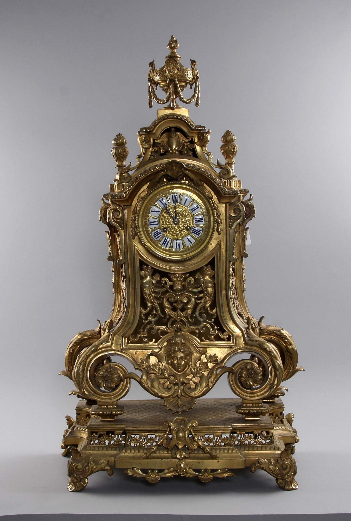BORDSPENDYL, Louis XVI-stil. 1800-talets slut, Paris.