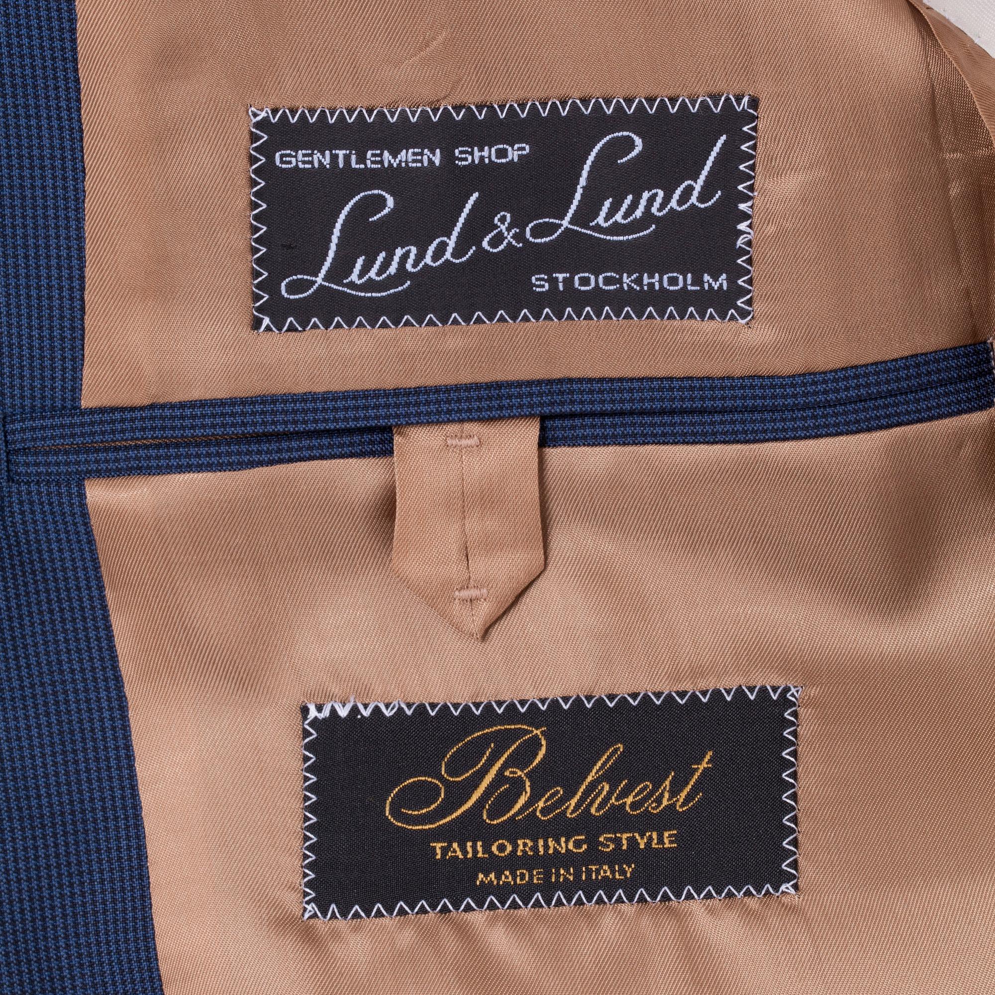 EDUARD DRESSLER, a blue wool suit consisting of jacket and pants. Size 54.