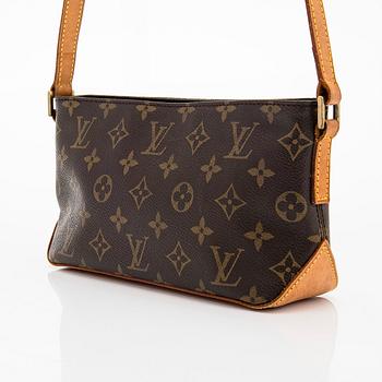 Louis Vuitton, a 'Trotteur' monogram canvas bag.