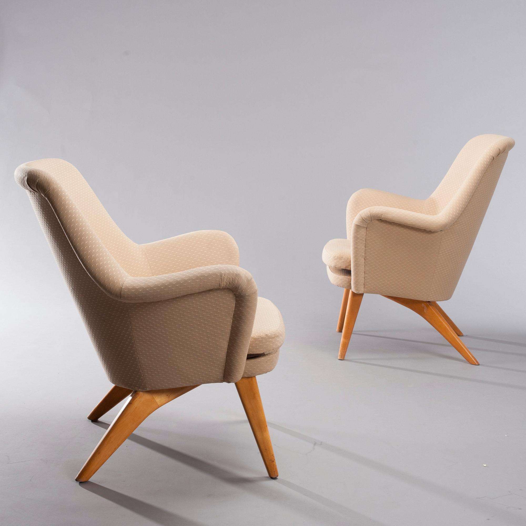 Carl Gustaf Hiort af Ornäs, A PAIR OF ARMCHAIRS.