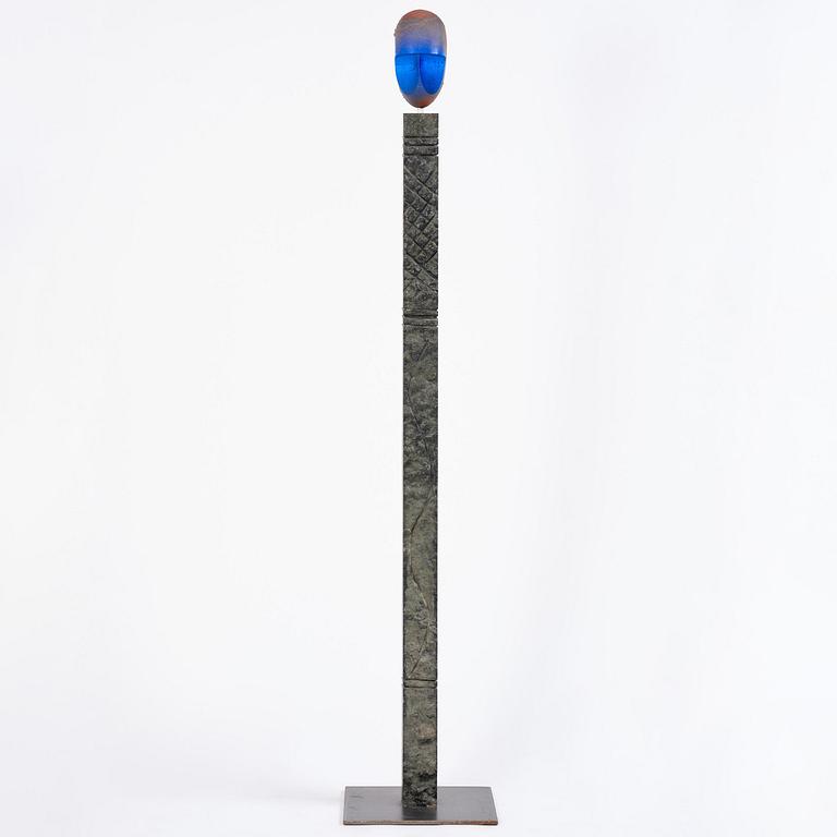 Bertil Vallien, a unique sand-cast glass sculpture of a head, on a high pedestal of polished limestone, Kosta Boda.